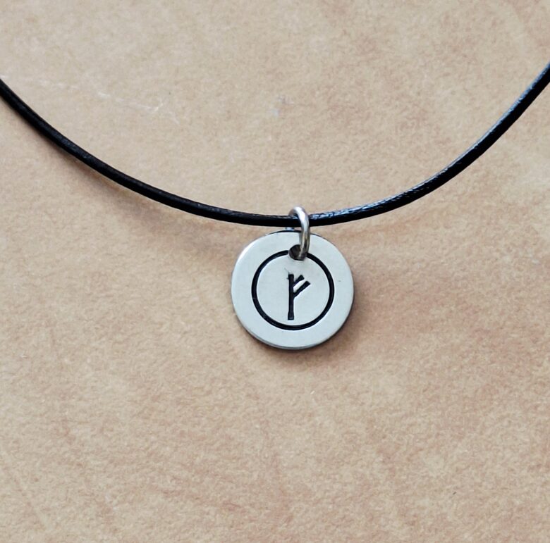 Pendant “FEHU” – amulet of prosperity – 12mm – RUNE-01